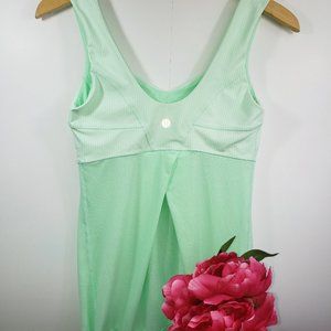 Lululemon Size 4 Tank Top Shirt Green Yoga Gym
